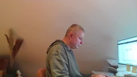 grau197077 online show from February 13, 2026, 10:44 am