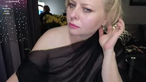 Snapshot of gray_swann chatting on February 19, 2025, 9:39 am Ray online show from February 19, 2025, 9:39 am