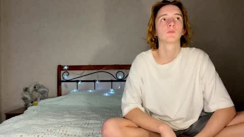 Snapshot of grayzee_ chatting on December 20, 2024, 10:49 am Gray and Milly online show from December 20, 2024, 10:49 am