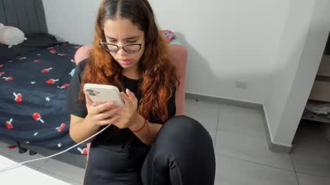GreciaRuiz online show from October 27, 2025, 11:31 pm