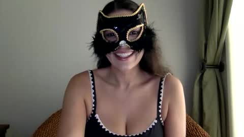 Clara online show from December 1, 2025, 9:09 pm