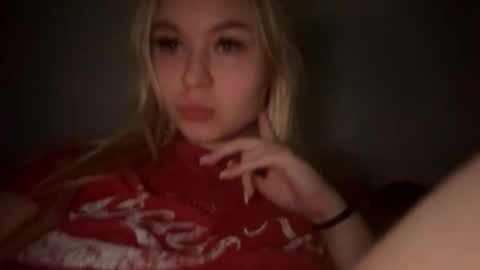 Snapshot of green_eyes_twinkl chatting on April 6, 2026, 9:38 pm Lina 3 online show from April 6, 2026, 9:38 pm