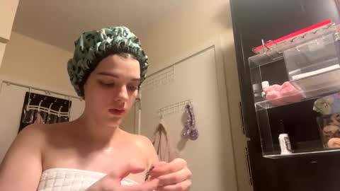 Snapshot of greeneyedmilly chatting on November 10, 2025, 1:37 am greeneyedmilly online show from November 10, 2025, 1:37 am
