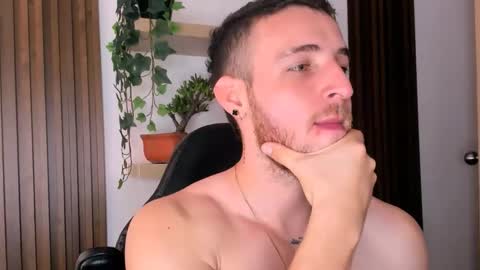 Snapshot of greeneyes_col chatting on November 25, 2025, 6:41 pm Juan online show from November 25, 2025, 6:41 pm