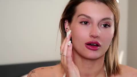 Kelly online show from October 26, 2025, 1:06 pm