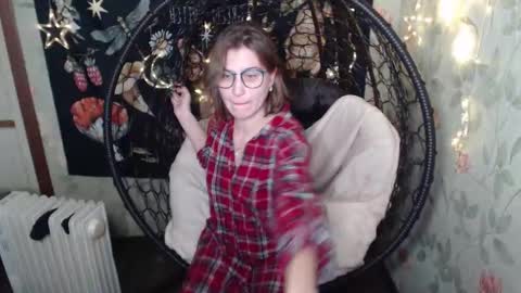 Lina online show from October 19, 2025, 6:30 pm