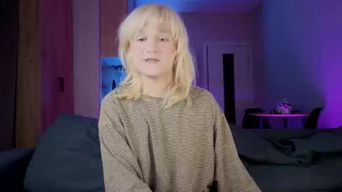 Greg-independent model online show from September 12, 2025, 9:04 pm