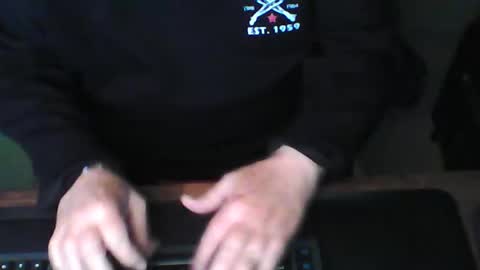 Snapshot of greyghost04 chatting on April 27, 2026, 4:32 am greyghost04 online show from April 27, 2026, 4:32 am