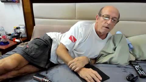 Snapshot of greyishere chatting on December 4, 2024, 7:50 am Grey. If viewing your cam I am more likely to stay if you show your face. online show from December 4, 2024, 7:50 am