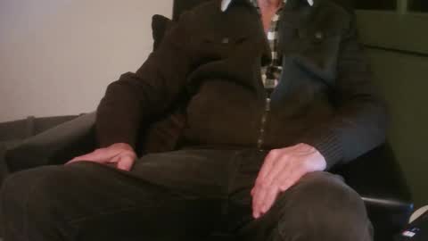 Snapshot of grimbergen123 chatting on October 29, 2025, 8:32 pm Grim online show from October 29, 2025, 8:32 pm