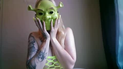 Snapshot of grippy_box chatting on February 24, 2025, 12:20 am grippy_box online show from February 24, 2025, 12:20 am