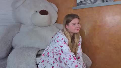 Snapshot of griselharsch chatting on November 17, 2025, 7:14 am Cidny online show from November 17, 2025, 7:14 am