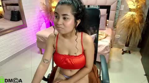 Snapshot of griselle_rousse chatting on January 18, 2026, 8:01 pm online show from January 18, 2026, 8:01 pm