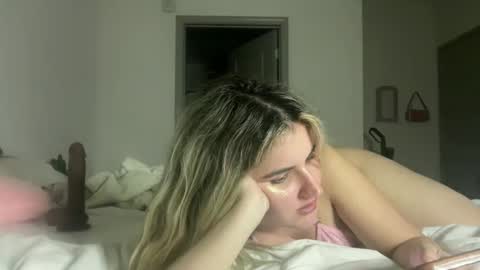 Snapshot of grrlgod chatting on December 3, 2024, 11:57 pm grrlgod online show from December 3, 2024, 11:57 pm