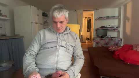 Snapshot of guardiannif_ chatting on February 4, 2026, 10:32 am guardiannif_ online show from February 4, 2026, 10:32 am