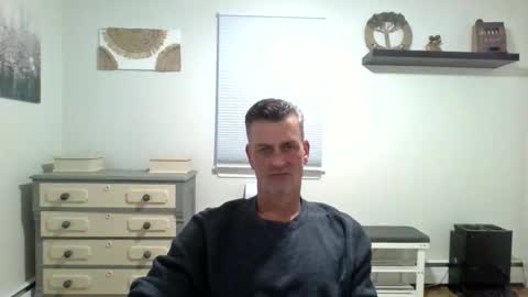 gudguy2025 online show from May 24, 2026, 11:32 pm