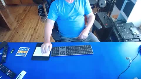 Snapshot of guesswhatigot2 chatting on December 8, 2024, 6:33 am guesswhatigot2 online show from December 8, 2024, 6:33 am