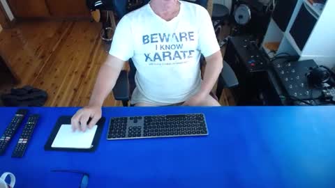 Snapshot of guesswhatigot2 chatting on January 14, 2025, 2:19 am guesswhatigot2 online show from January 14, 2025, 2:19 am