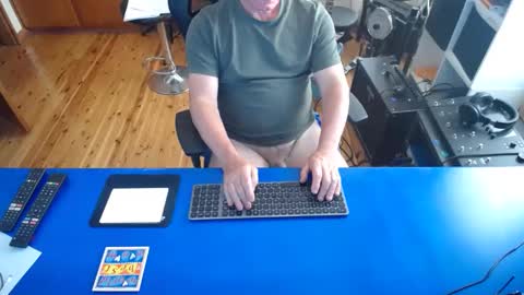 Snapshot of guesswhatigot2 chatting on January 19, 2025, 7:36 am guesswhatigot2 online show from January 19, 2025, 7:36 am