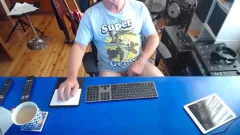 Snapshot of guesswhatigot2 chatting on January 21, 2025, 8:08 am guesswhatigot2 online show from January 21, 2025, 8:08 am