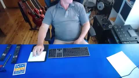 Snapshot of guesswhatigot2 chatting on February 1, 2025, 7:05 am guesswhatigot2 online show from February 1, 2025, 7:05 am