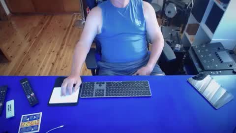 Snapshot of guesswhatigot2 chatting on February 21, 2025, 7:45 am guesswhatigot2 online show from February 21, 2025, 7:45 am