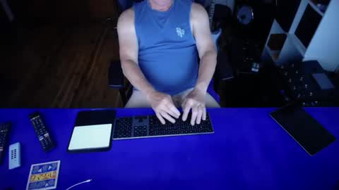 Snapshot of guesswhatigot2 chatting on February 21, 2025, 10:50 am guesswhatigot2 online show from February 21, 2025, 10:50 am