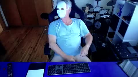 Snapshot of guesswhatigot2 chatting on February 23, 2025, 1:13 am guesswhatigot2 online show from February 23, 2025, 1:13 am