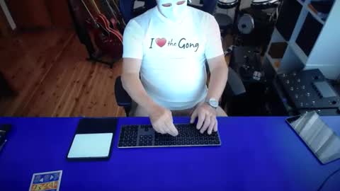 Snapshot of guesswhatigot2 chatting on February 24, 2025, 7:22 am guesswhatigot2 online show from February 24, 2025, 7:22 am