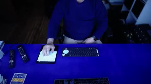 Snapshot of guesswhatigot2 chatting on September 12, 2025, 8:25 am guesswhatigot2 online show from September 12, 2025, 8:25 am