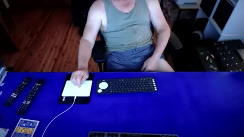 Snapshot of guesswhatigot2 chatting on October 21, 2025, 7:42 am guesswhatigot2 online show from October 21, 2025, 7:42 am