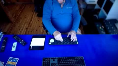 Snapshot of guesswhatigot2 chatting on October 29, 2025, 6:48 am guesswhatigot2 online show from October 29, 2025, 6:48 am