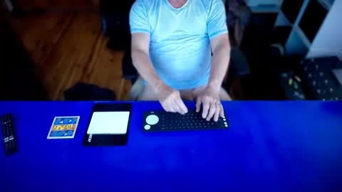 Snapshot of guesswhatigot2 chatting on November 2, 2025, 4:15 am guesswhatigot2 online show from November 2, 2025, 4:15 am