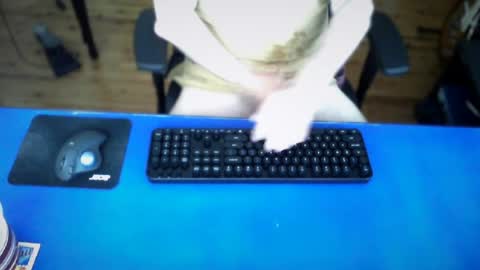 Snapshot of guesswhatigot2 chatting on July 18, 2026, 6:06 am guesswhatigot2 online show from July 18, 2026, 6:06 am