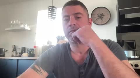 guil0 online show from October 29, 2025, 7:37 pm