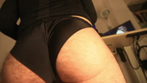 Snapshot of guillern chatting on April 3, 2026, 12:41 am guillern online show from April 3, 2026, 12:41 am