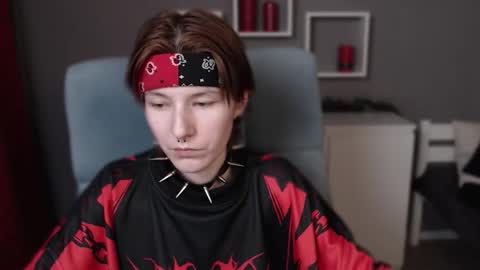 guitarandangell online show from December 18, 2025, 6:30 am