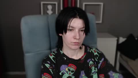 Snapshot of guitarandangell chatting on July 1, 2026, 4:40 pm guitarandangell online show from July 1, 2026, 4:40 pm