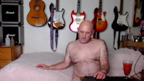 Snapshot of guitarsexgod chatting on January 25, 2025, 10:51 am Mario online show from January 25, 2025, 10:51 am