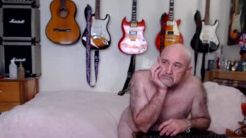 Snapshot of guitarsexgod chatting on January 25, 2025, 4:57 pm Mario online show from January 25, 2025, 4:57 pm