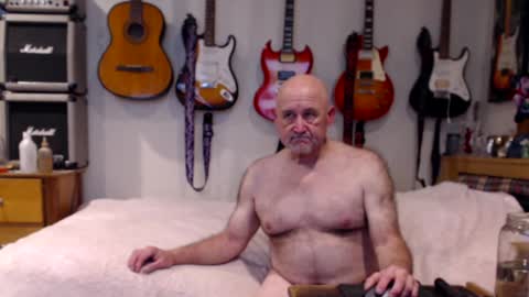 Snapshot of guitarsexgod chatting on January 26, 2025, 12:33 pm Mario online show from January 26, 2025, 12:33 pm