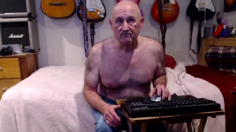 Snapshot of guitarsexgod chatting on February 7, 2025, 4:35 pm Mario online show from February 7, 2025, 4:35 pm