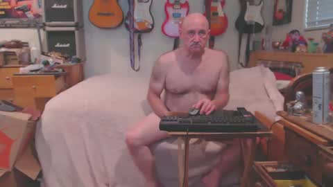 Snapshot of guitarsexgod chatting on February 17, 2025, 12:10 am Mario online show from February 17, 2025, 12:10 am