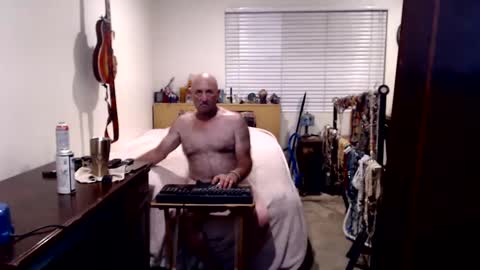 Snapshot of guitarsexgod chatting on September 21, 2025, 8:49 am Mario online show from September 21, 2025, 8:49 am