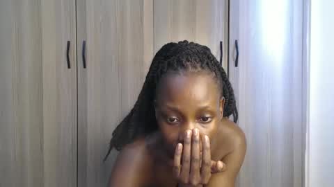 Snapshot of gulpess chatting on October 9, 2025, 12:25 pm Miss Incredible online show from October 9, 2025, 12:25 pm