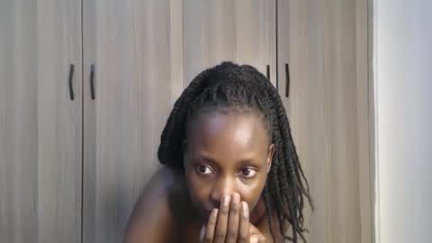 Snapshot of gulpess chatting on October 31, 2025, 12:33 am Miss Incredible online show from October 31, 2025, 12:33 am