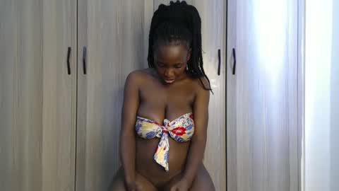 Snapshot of gulpess chatting on November 2, 2025, 11:01 am Miss Incredible online show from November 2, 2025, 11:01 am