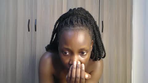 Snapshot of gulpess chatting on November 3, 2025, 12:02 am Miss Incredible online show from November 3, 2025, 12:02 am