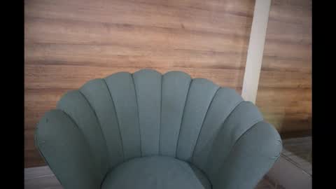 gummyluv online show from December 14, 2025, 6:01 pm