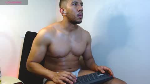 holl latino online show from July 4, 2026, 11:22 pm